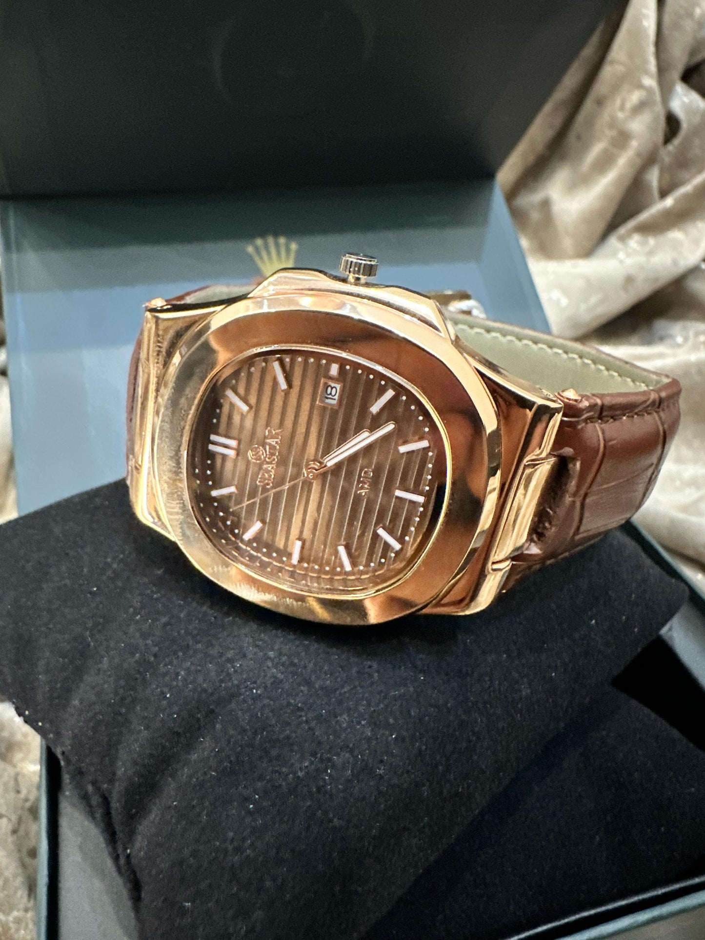 Seastar Brown Leather Strap Watch: Luxury Look with Practicality